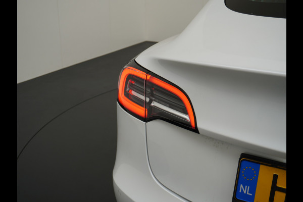 Tesla Model 3 RWD SR+ 60kWh 325PK FSD 3-Computer 18" AutoPilot Leder PanoDak Adaptive-Cruise Lmv Camera's Elektr.-Stuur+Stoelen+Spiegels+Geheu Navi LED Comfortstoelen ACC DAB Voorverwarmen interieur via App Keyless via Telefoonsleutel One-Pedal-Drive Origineel Nederlandse auto tot 11kw laden thuis! 1.584kg licht! Accu Garantie tot 28-04-2028/160.000km