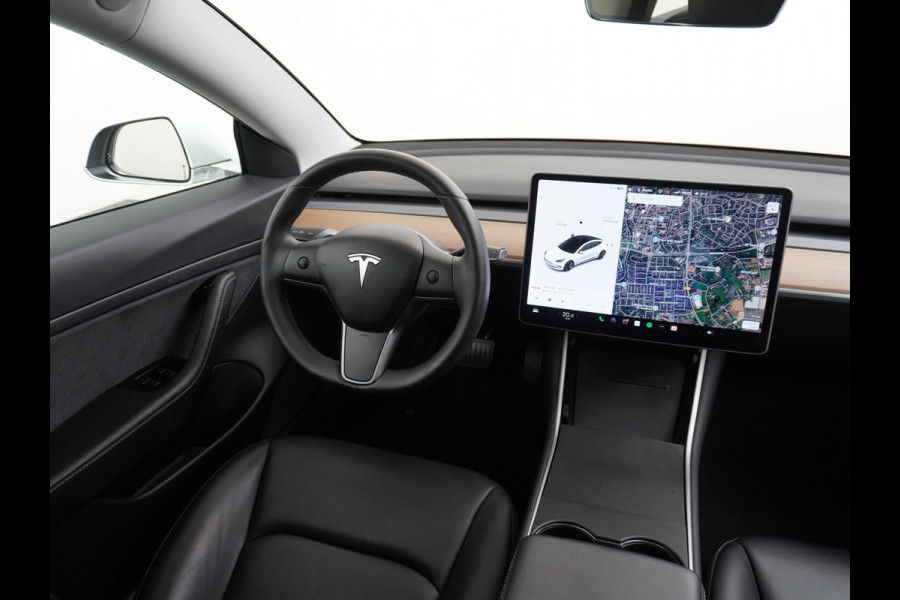 Tesla Model 3 RWD SR+ 60kWh 325PK FSD 3-Computer 18" AutoPilot Leder PanoDak Adaptive-Cruise Lmv Camera's Elektr.-Stuur+Stoelen+Spiegels+Geheu Navi LED Comfortstoelen ACC DAB Voorverwarmen interieur via App Keyless via Telefoonsleutel One-Pedal-Drive Origineel Nederlandse auto tot 11kw laden thuis! 1.584kg licht! Accu Garantie tot 28-04-2028/160.000km