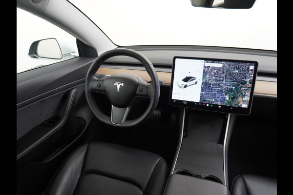 Tesla Model 3 RWD SR+ 60kWh 325PK FSD 3-Computer 18" AutoPilot Leder PanoDak Adaptive-Cruise Lmv Camera's Elektr.-Stuur+Stoelen+Spiegels+Geheu Navi LED Comfortstoelen ACC DAB Voorverwarmen interieur via App Keyless via Telefoonsleutel One-Pedal-Drive Origineel Nederlandse auto tot 11kw laden thuis! 1.584kg licht! Accu Garantie tot 28-04-2028/160.000km