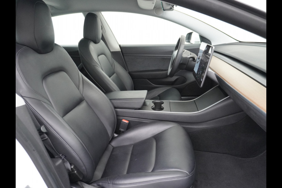 Tesla Model 3 RWD SR+ 60kWh 325PK FSD 3-Computer 18" AutoPilot Leder PanoDak Adaptive-Cruise Lmv Camera's Elektr.-Stuur+Stoelen+Spiegels+Geheu Navi LED Comfortstoelen ACC DAB Voorverwarmen interieur via App Keyless via Telefoonsleutel One-Pedal-Drive Origineel Nederlandse auto tot 11kw laden thuis! 1.584kg licht! Accu Garantie tot 28-04-2028/160.000km