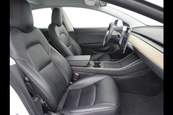 Tesla Model 3 RWD SR+ 60kWh 325PK FSD 3-Computer 18" AutoPilot Leder PanoDak Adaptive-Cruise Lmv Camera's Elektr.-Stuur+Stoelen+Spiegels+Geheu Navi LED Comfortstoelen ACC DAB Voorverwarmen interieur via App Keyless via Telefoonsleutel One-Pedal-Drive Origineel Nederlandse auto tot 11kw laden thuis! 1.584kg licht! Accu Garantie tot 28-04-2028/160.000km