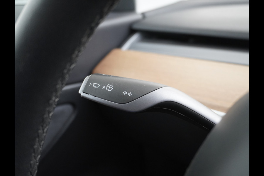 Tesla Model 3 RWD SR+ 60kWh 325PK FSD 3-Computer 18" AutoPilot Leder PanoDak Adaptive-Cruise Lmv Camera's Elektr.-Stuur+Stoelen+Spiegels+Geheu Navi LED Comfortstoelen ACC DAB Voorverwarmen interieur via App Keyless via Telefoonsleutel One-Pedal-Drive Origineel Nederlandse auto tot 11kw laden thuis! 1.584kg licht! Accu Garantie tot 28-04-2028/160.000km
