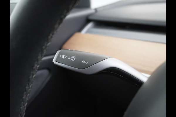Tesla Model 3 RWD SR+ 60kWh 325PK FSD 3-Computer 18" AutoPilot Leder PanoDak Adaptive-Cruise Lmv Camera's Elektr.-Stuur+Stoelen+Spiegels+Geheu Navi LED Comfortstoelen ACC DAB Voorverwarmen interieur via App Keyless via Telefoonsleutel One-Pedal-Drive Origineel Nederlandse auto tot 11kw laden thuis! 1.584kg licht! Accu Garantie tot 28-04-2028/160.000km