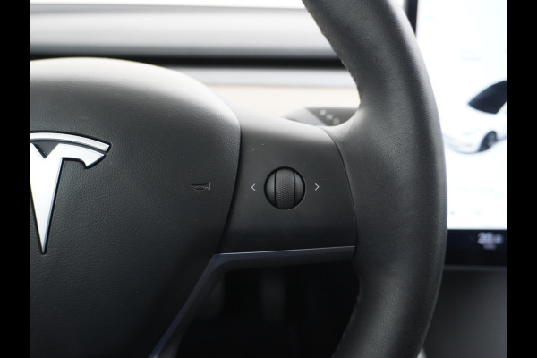 Tesla Model 3 RWD SR+ 60kWh 325PK FSD 3-Computer 18" AutoPilot Leder PanoDak Adaptive-Cruise Lmv Camera's Elektr.-Stuur+Stoelen+Spiegels+Geheu Navi LED Comfortstoelen ACC DAB Voorverwarmen interieur via App Keyless via Telefoonsleutel One-Pedal-Drive Origineel Nederlandse auto tot 11kw laden thuis! 1.584kg licht! Accu Garantie tot 28-04-2028/160.000km