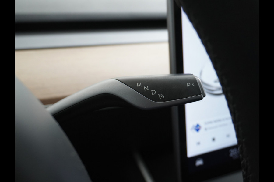 Tesla Model 3 RWD SR+ 60kWh 325PK FSD 3-Computer 18" AutoPilot Leder PanoDak Adaptive-Cruise Lmv Camera's Elektr.-Stuur+Stoelen+Spiegels+Geheu Navi LED Comfortstoelen ACC DAB Voorverwarmen interieur via App Keyless via Telefoonsleutel One-Pedal-Drive Origineel Nederlandse auto tot 11kw laden thuis! 1.584kg licht! Accu Garantie tot 28-04-2028/160.000km