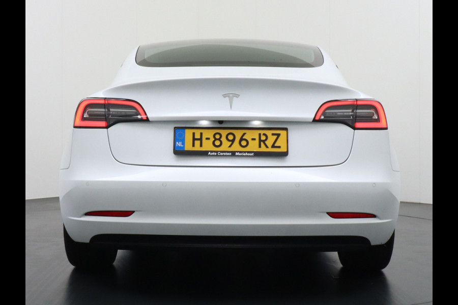 Tesla Model 3 RWD SR+ 60kWh 325PK FSD 3-Computer 18" AutoPilot Leder PanoDak Adaptive-Cruise Lmv Camera's Elektr.-Stuur+Stoelen+Spiegels+Geheu Navi LED Comfortstoelen ACC DAB Voorverwarmen interieur via App Keyless via Telefoonsleutel One-Pedal-Drive Origineel Nederlandse auto tot 11kw laden thuis! 1.584kg licht! Accu Garantie tot 28-04-2028/160.000km