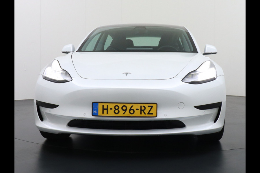 Tesla Model 3 RWD SR+ 60kWh 325PK FSD 3-Computer 18" AutoPilot Leder PanoDak Adaptive-Cruise Lmv Camera's Elektr.-Stuur+Stoelen+Spiegels+Geheu Navi LED Comfortstoelen ACC DAB Voorverwarmen interieur via App Keyless via Telefoonsleutel One-Pedal-Drive Origineel Nederlandse auto tot 11kw laden thuis! 1.584kg licht! Accu Garantie tot 28-04-2028/160.000km