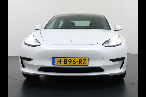 Tesla Model 3 RWD SR+ 60kWh 325PK FSD 3-Computer 18" AutoPilot Leder PanoDak Adaptive-Cruise Lmv Camera's Elektr.-Stuur+Stoelen+Spiegels+Geheu Navi LED Comfortstoelen ACC DAB Voorverwarmen interieur via App Keyless via Telefoonsleutel One-Pedal-Drive Origineel Nederlandse auto tot 11kw laden thuis! 1.584kg licht! Accu Garantie tot 28-04-2028/160.000km