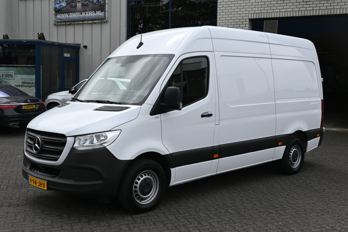 Mercedes-Benz Sprinter 317 CDI L2H2 RWD 3500 kg Trekhaak, MBUX navigatie met camera, Parkeersensoren Mercedes-Benz Sprinter 317 CDI L2H2 RWD 3500 kg Trekhaak, MBUX navigatie met camera, Parkeersensoren