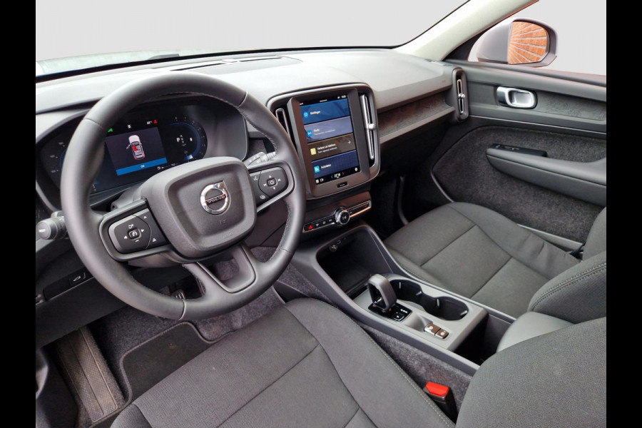 Volvo XC40 2.0 B3 Essential | Apple Carplay / Android Auto | Climate | PDC | DAB | Licht- en Regensensor | LED |
