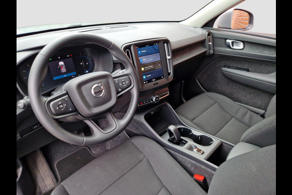 Volvo XC40 2.0 B3 Essential | Apple Carplay / Android Auto | Climate | PDC | DAB | Licht- en Regensensor | LED |