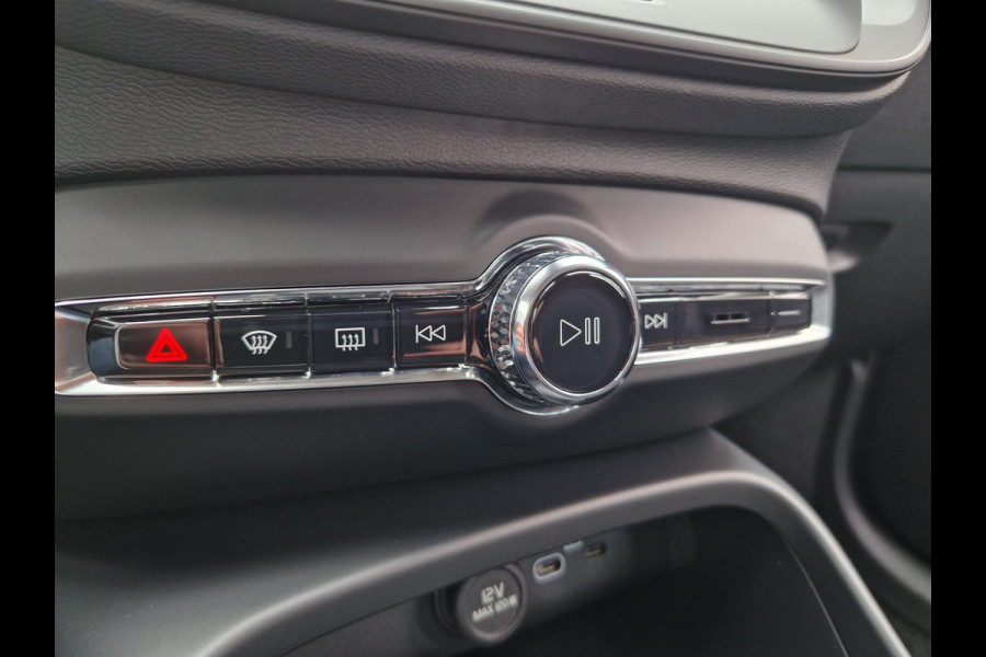 Volvo XC40 2.0 B3 Essential | Apple Carplay / Android Auto | Climate | PDC | DAB | Licht- en Regensensor | LED |