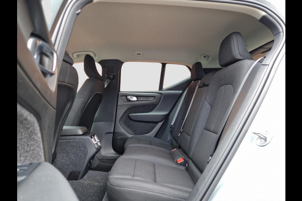 Volvo XC40 2.0 B3 Essential | Apple Carplay / Android Auto | Climate | PDC | DAB | Licht- en Regensensor | LED |