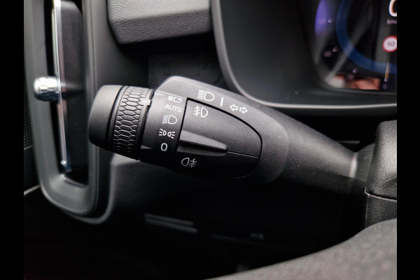 Volvo XC40 2.0 B3 Essential | Apple Carplay / Android Auto | Climate | PDC | DAB | Licht- en Regensensor | LED |