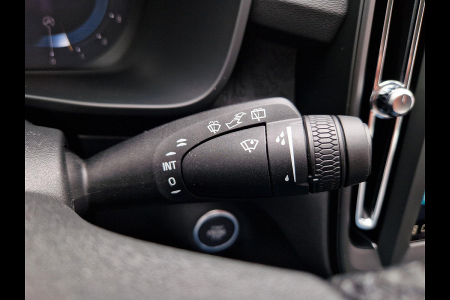 Volvo XC40 2.0 B3 Essential | Apple Carplay / Android Auto | Climate | PDC | DAB | Licht- en Regensensor | LED |