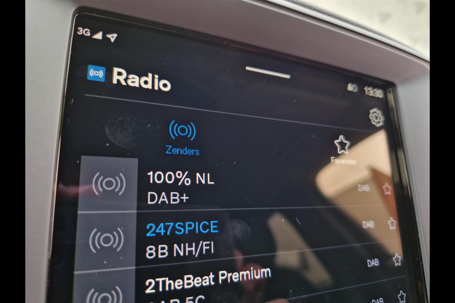 Volvo XC40 2.0 B3 Essential | Apple Carplay / Android Auto | Climate | PDC | DAB | Licht- en Regensensor | LED |