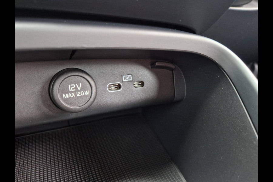 Volvo XC40 2.0 B3 Essential | Apple Carplay / Android Auto | Climate | PDC | DAB | Licht- en Regensensor | LED |