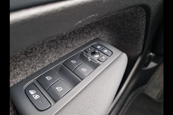 Volvo XC40 2.0 B3 Essential | Apple Carplay / Android Auto | Climate | PDC | DAB | Licht- en Regensensor | LED |