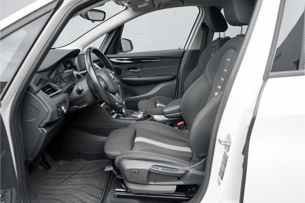 BMW 2 Serie Active Tourer 218i Sport Line Navi Camera Trekhaak
