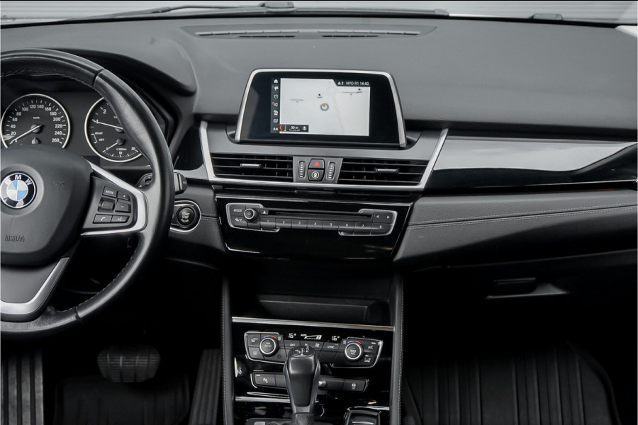 BMW 2 Serie Active Tourer 218i Sport Line Navi Camera Trekhaak