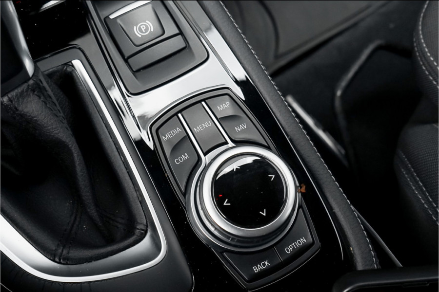 BMW 2 Serie Active Tourer 218i Sport Line Navi Camera Trekhaak