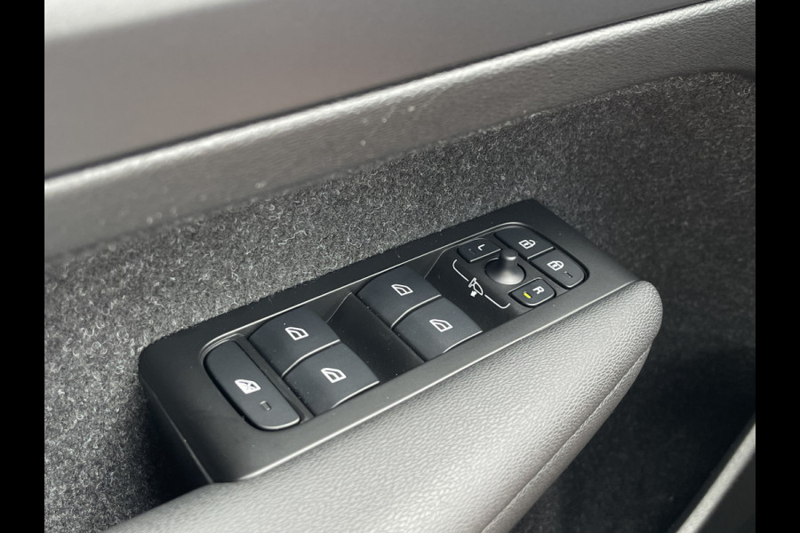 Volvo XC40 1.5 T3 Momentum | Pano | Camera | CarPlay | LED | DAB+ | 18 inch