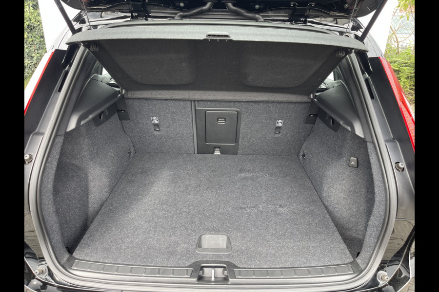 Volvo XC40 1.5 T3 Momentum | Pano | Camera | CarPlay | LED | DAB+ | 18 inch