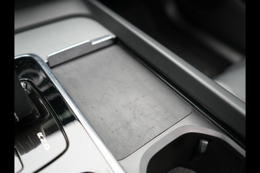 Volvo XC60 T6 Plug-in hybrid AWD R-Design LONG RANGE 350pk PHEV | Panodak | Adaptive Cruise | Lederen Sportstoelen Memory | Google Maps | 21"L.M | Camera | Keyless | Pilot Assist |