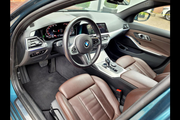 BMW 3 Serie Touring 320i Sport-Line, Camera, M-stuur, El. tr.haak (BTW, NAP, NL-auto)