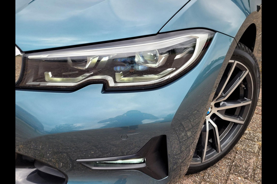 BMW 3 Serie Touring 320i Sport-Line, Camera, M-stuur, El. tr.haak (BTW, NAP, NL-auto)
