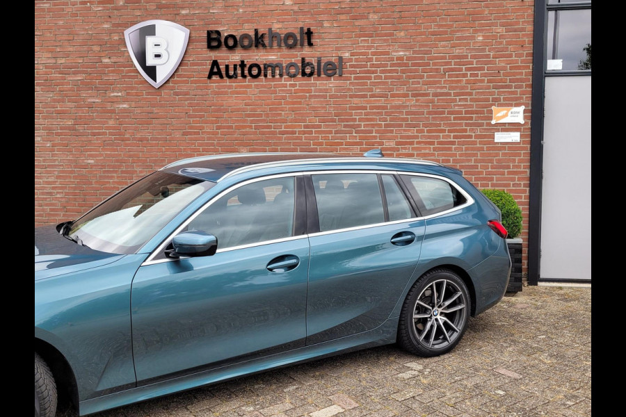 BMW 3 Serie Touring 320i Sport-Line, Camera, M-stuur, El. tr.haak (BTW, NAP, NL-auto)