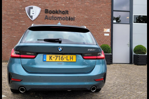 BMW 3 Serie Touring 320i Sport-Line, Camera, M-stuur, El. tr.haak (BTW, NAP, NL-auto)