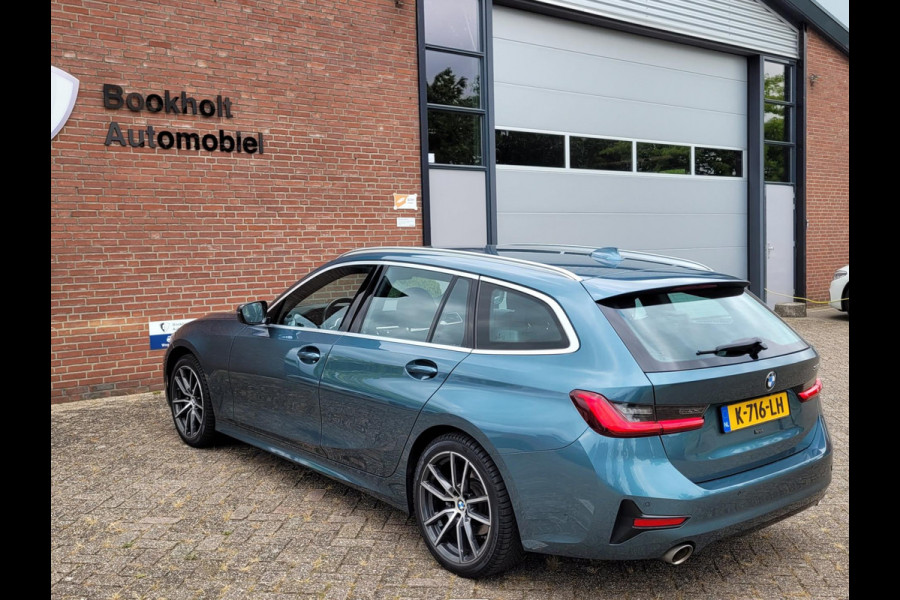 BMW 3 Serie Touring 320i Sport-Line, Camera, M-stuur, El. tr.haak (BTW, NAP, NL-auto)
