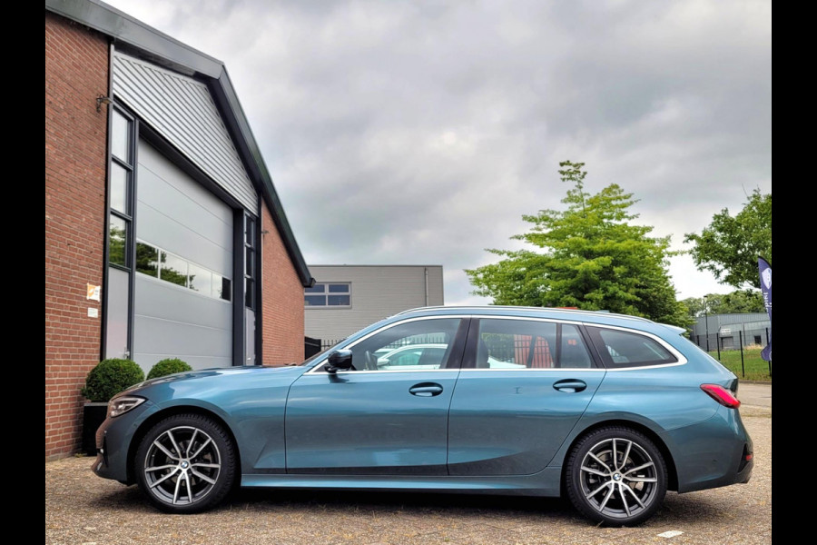 BMW 3 Serie Touring 320i Sport-Line, Camera, M-stuur, El. tr.haak (BTW, NAP, NL-auto)