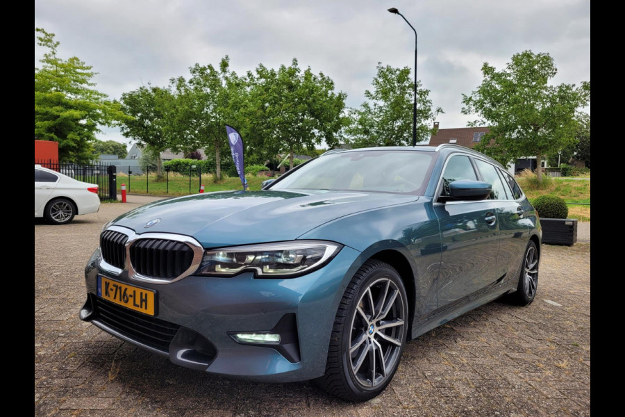BMW 3 Serie Touring 320i Sport-Line, Camera, M-stuur, El. tr.haak (BTW, NAP, NL-auto)