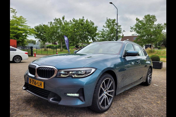 BMW 3 Serie Touring 320i Sport-Line, Camera, M-stuur, El. tr.haak (BTW, NAP, NL-auto)