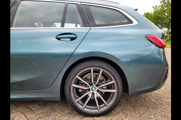 BMW 3 Serie Touring 320i Sport-Line, Camera, M-stuur, El. tr.haak (BTW, NAP, NL-auto)