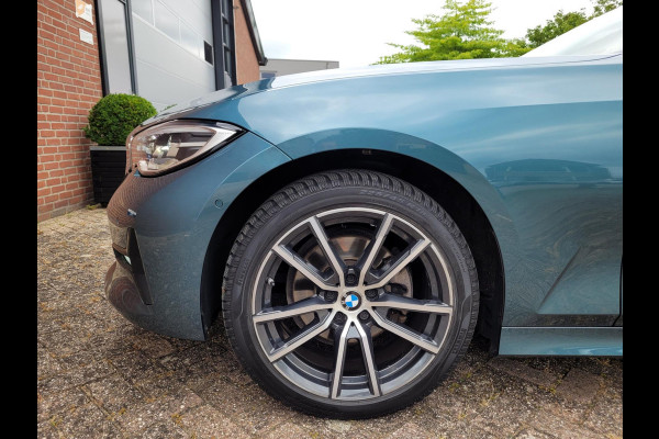 BMW 3 Serie Touring 320i Sport-Line, Camera, M-stuur, El. tr.haak (BTW, NAP, NL-auto)