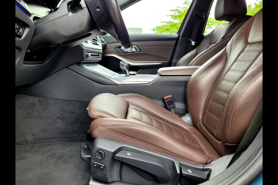 BMW 3 Serie Touring 320i Sport-Line, Camera, M-stuur, El. tr.haak (BTW, NAP, NL-auto)
