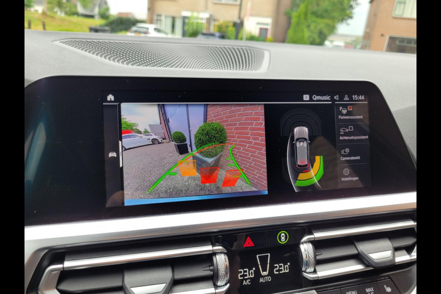 BMW 3 Serie Touring 320i Sport-Line, Camera, M-stuur, El. tr.haak (BTW, NAP, NL-auto)