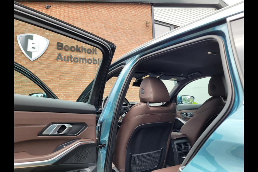BMW 3 Serie Touring 320i Sport-Line, Camera, M-stuur, El. tr.haak (BTW, NAP, NL-auto)