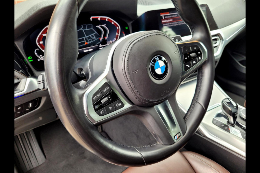 BMW 3 Serie Touring 320i Sport-Line, Camera, M-stuur, El. tr.haak (BTW, NAP, NL-auto)