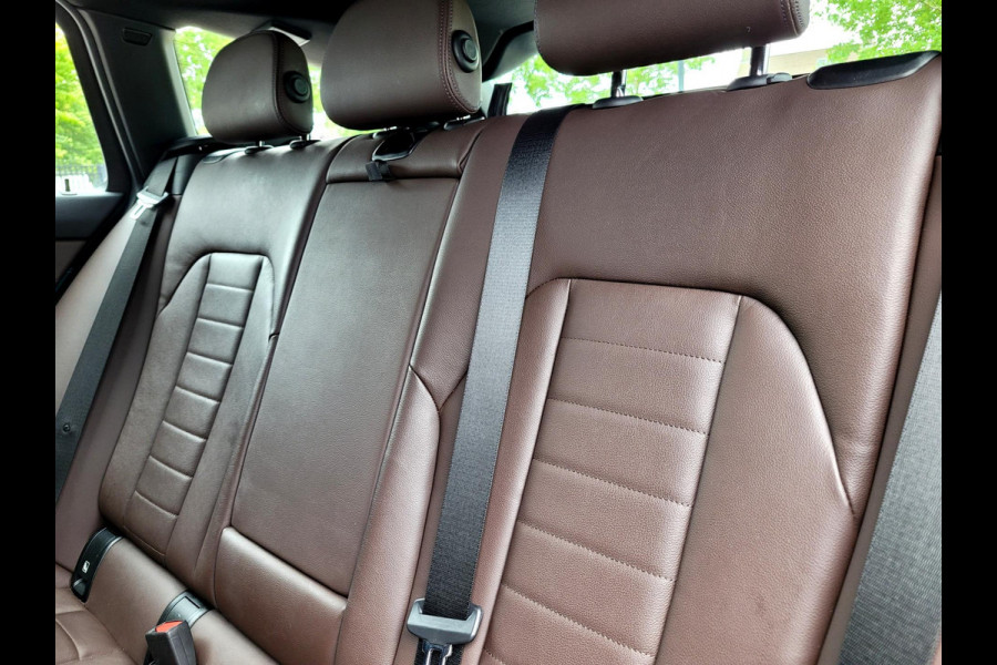 BMW 3 Serie Touring 320i Sport-Line, Camera, M-stuur, El. tr.haak (BTW, NAP, NL-auto)