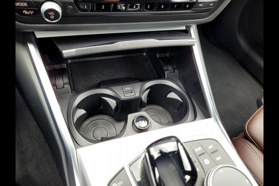 BMW 3 Serie Touring 320i Sport-Line, Camera, M-stuur, El. tr.haak (BTW, NAP, NL-auto)