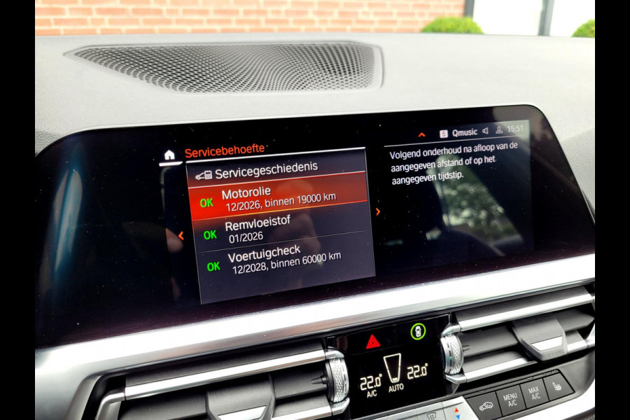 BMW 3 Serie Touring 320i Sport-Line, Camera, M-stuur, El. tr.haak (BTW, NAP, NL-auto)