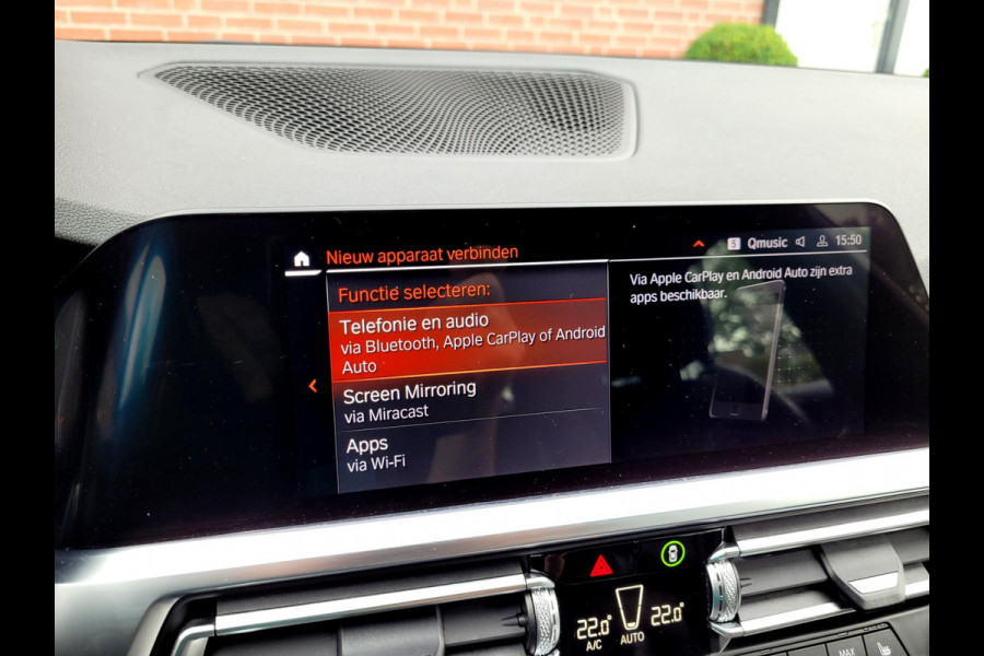 BMW 3 Serie Touring 320i Sport-Line, Camera, M-stuur, El. tr.haak (BTW, NAP, NL-auto)