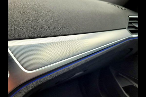 BMW 3 Serie Touring 320i Sport-Line, Camera, M-stuur, El. tr.haak (BTW, NAP, NL-auto)