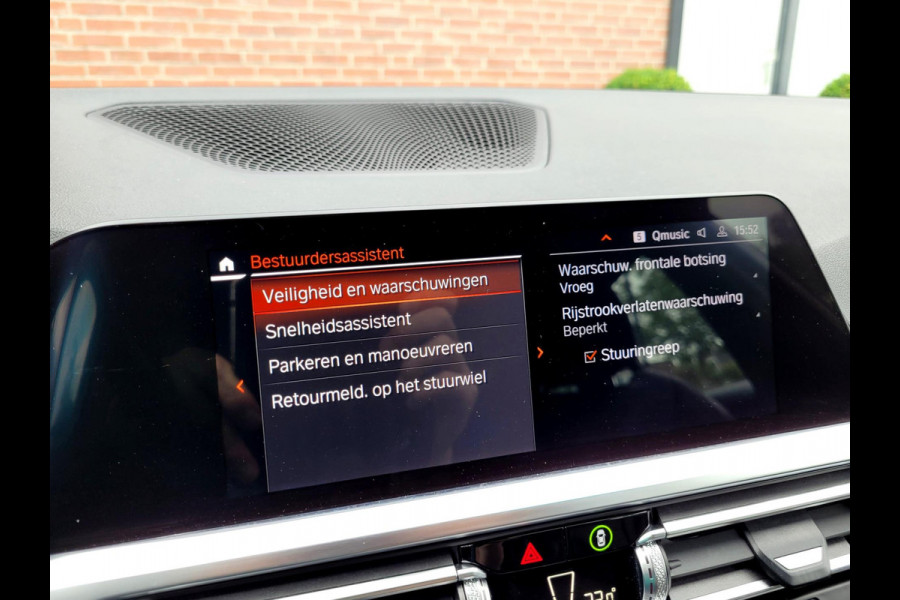 BMW 3 Serie Touring 320i Sport-Line, Camera, M-stuur, El. tr.haak (BTW, NAP, NL-auto)