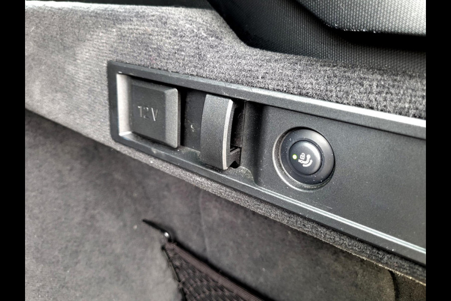 BMW 3 Serie Touring 320i Sport-Line, Camera, M-stuur, El. tr.haak (BTW, NAP, NL-auto)
