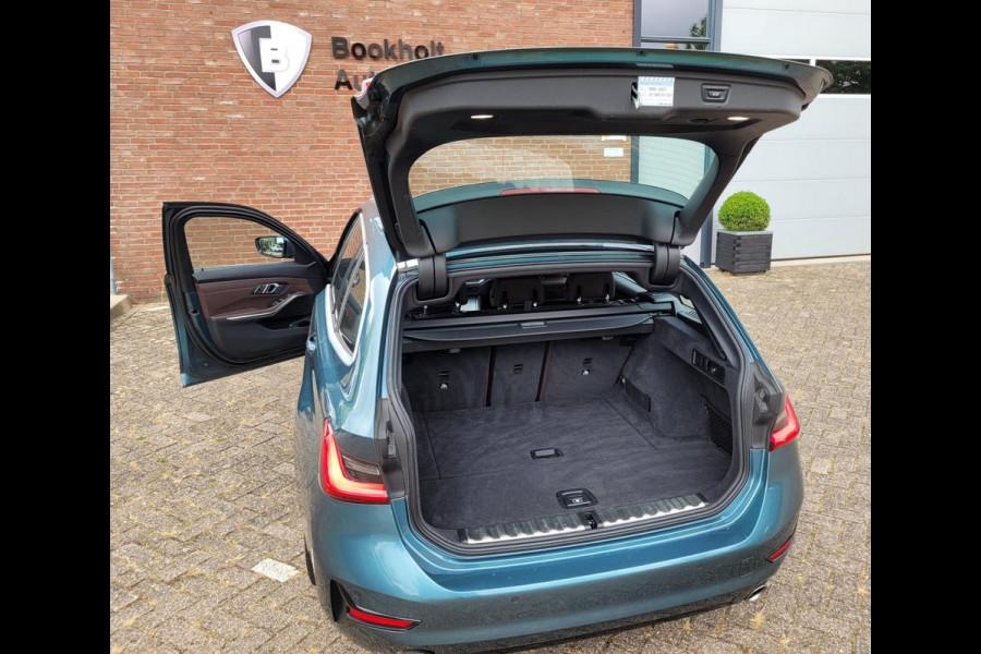 BMW 3 Serie Touring 320i Sport-Line, Camera, M-stuur, El. tr.haak (BTW, NAP, NL-auto)